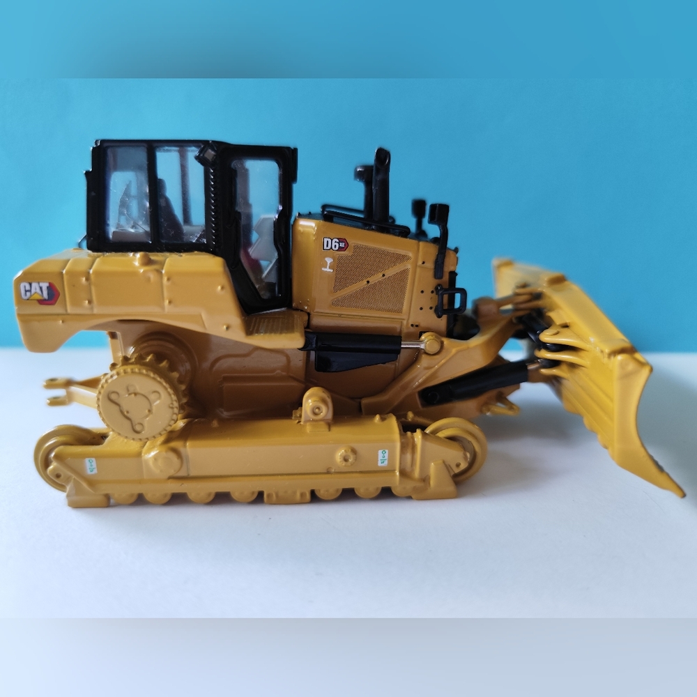 1:50 Cat® D6 XE LGP VPAT Track Type Tractor High Line Series, 85554